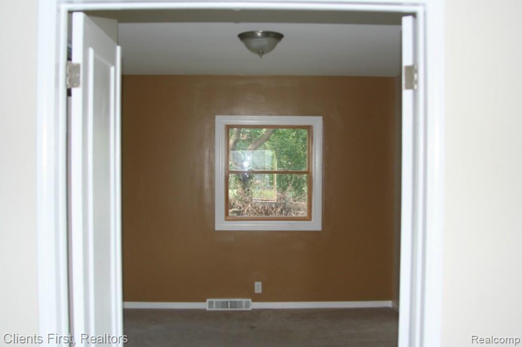 29805 Farmington Road Farmington Hills, MI 48331 - Photo 7 of 36