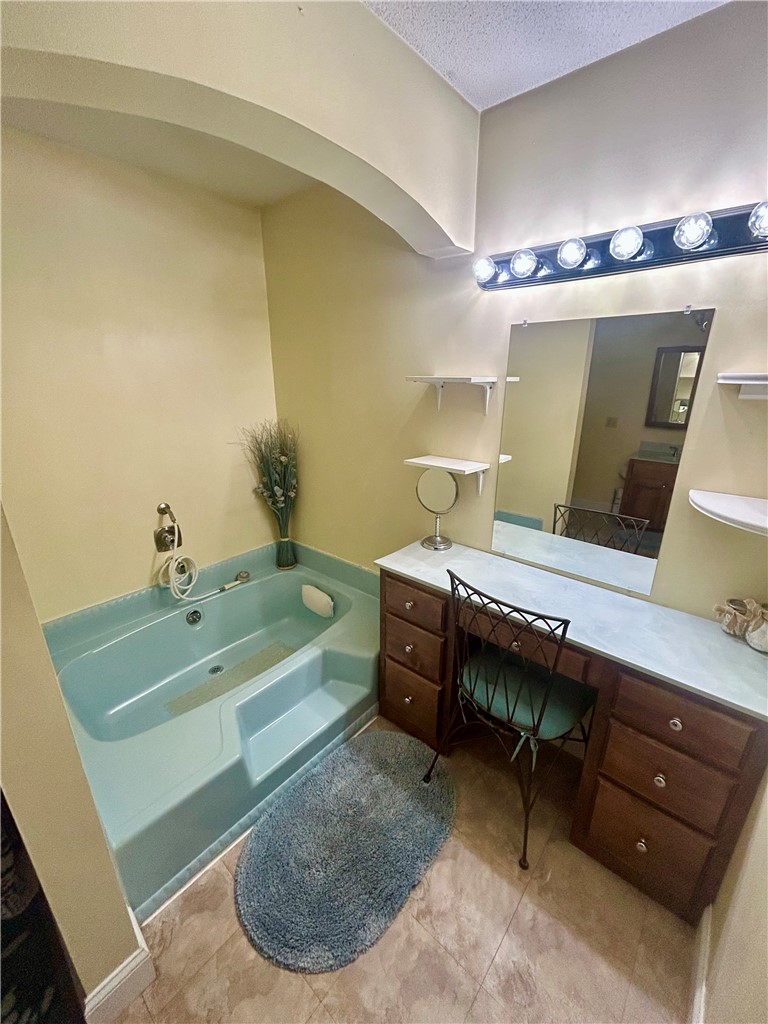 307 Mar-Mac Road Anderson, SC 29626 - Photo 17 of 19 Oversized soaking tub, perfect for unwinding after a long day.
