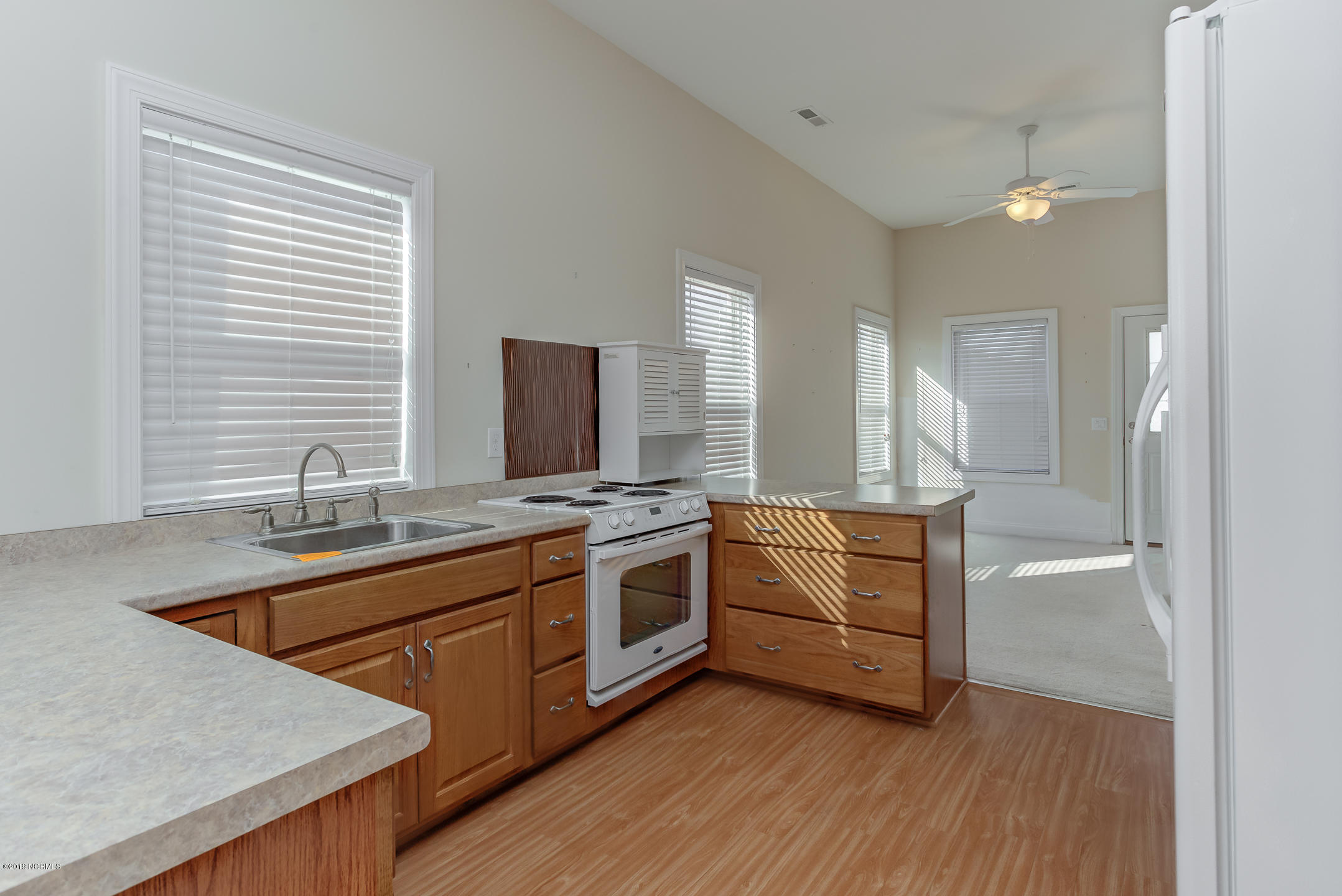 534 Pilots Ridge Road Wilmington, NC 28412 - Photo 12 of 32 Apartment Kitchen