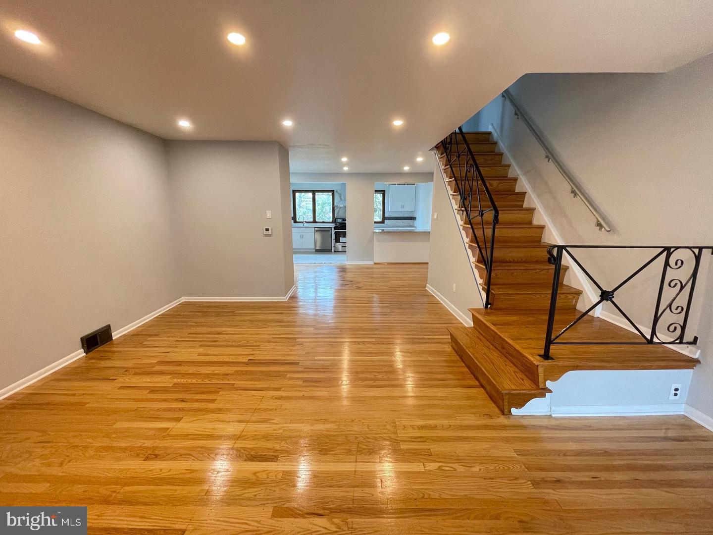 10834 Perrin Road Philadelphia, PA 19154 - Photo 2 of 10