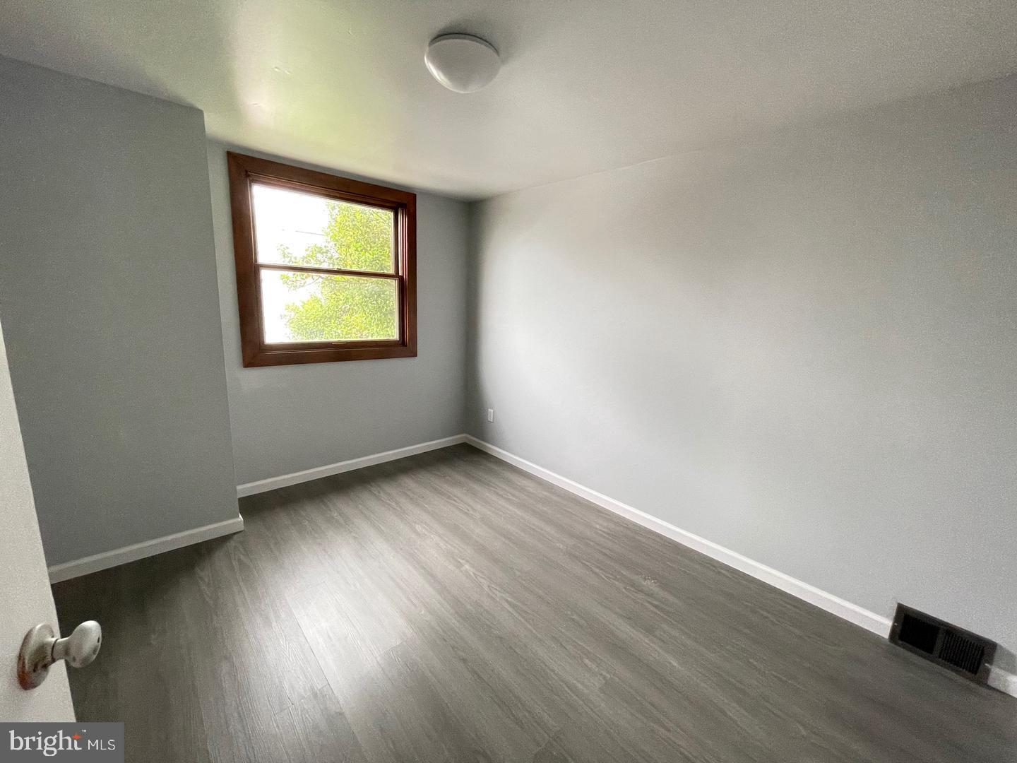 10834 Perrin Road Philadelphia, PA 19154 - Photo 9 of 10