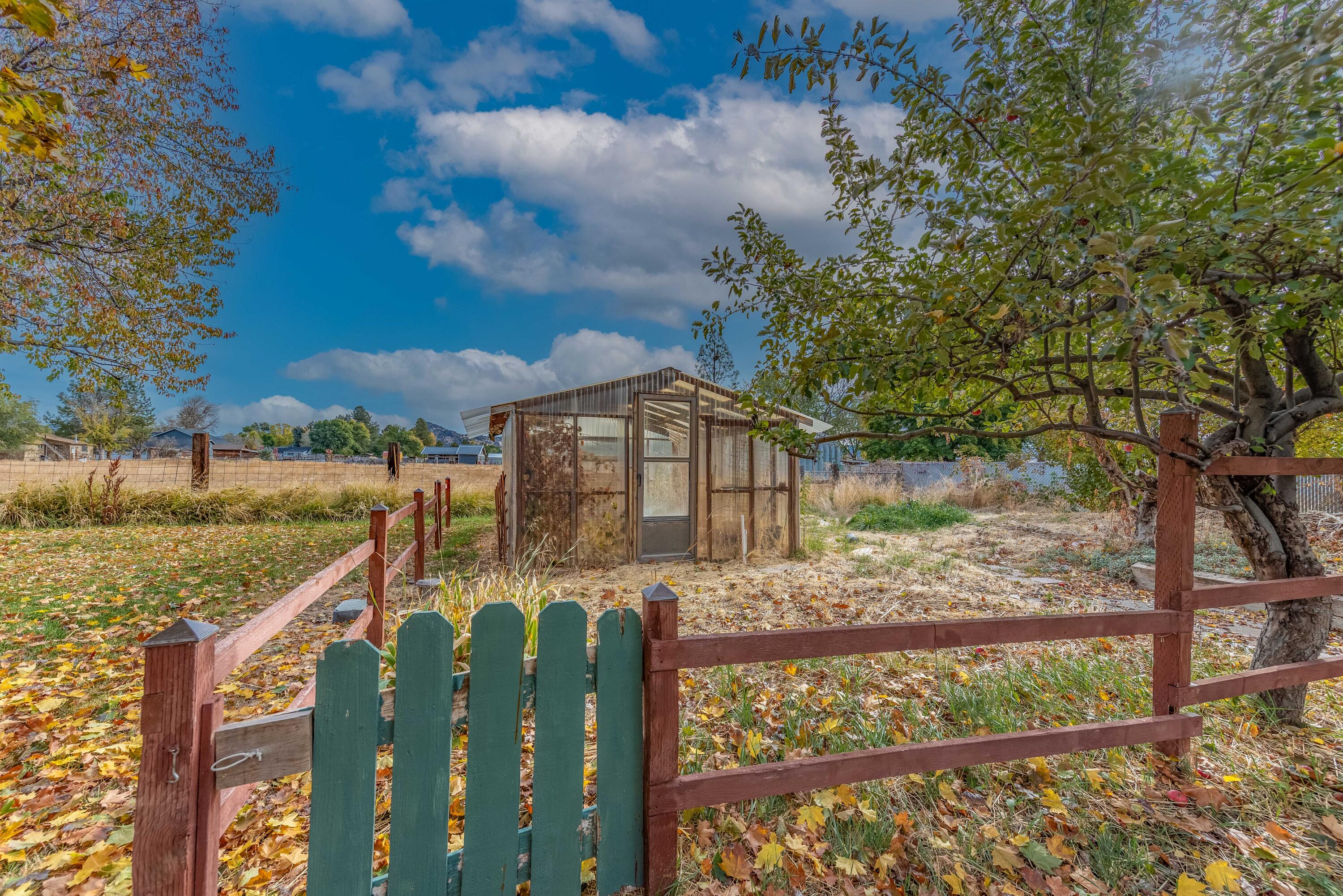 544 Apollo Road Prineville, OR 97754 - Photo 17 of 51 garden area