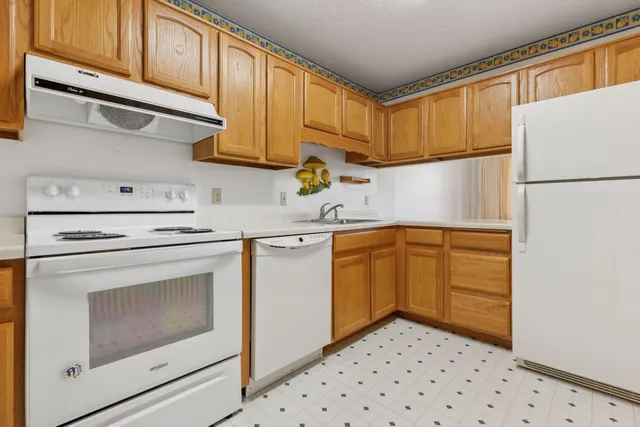 $147,500 | 5697 Green Cir Drive, Unit 219, Minnetonka, MN 55343