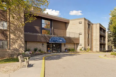 $149,500 | 5697 Green Cir Drive, Unit 219, Minnetonka, MN 55343