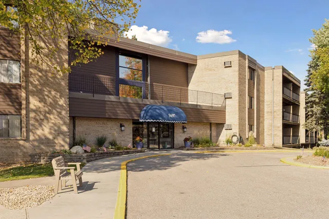$149,500 | 5697 Green Cir Drive, Unit 219, Minnetonka, MN 55343