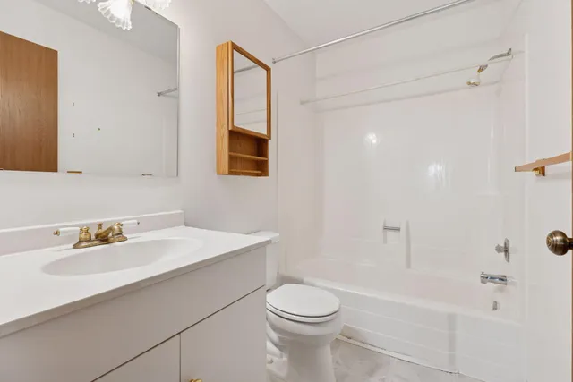 $147,500 | 5697 Green Cir Drive, Unit 219, Minnetonka, MN 55343