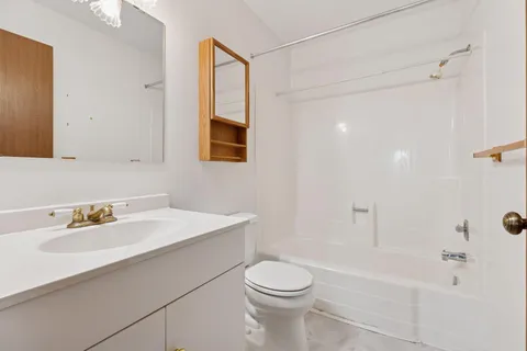 $149,500 | 5697 Green Cir Drive, Unit 219, Minnetonka, MN 55343