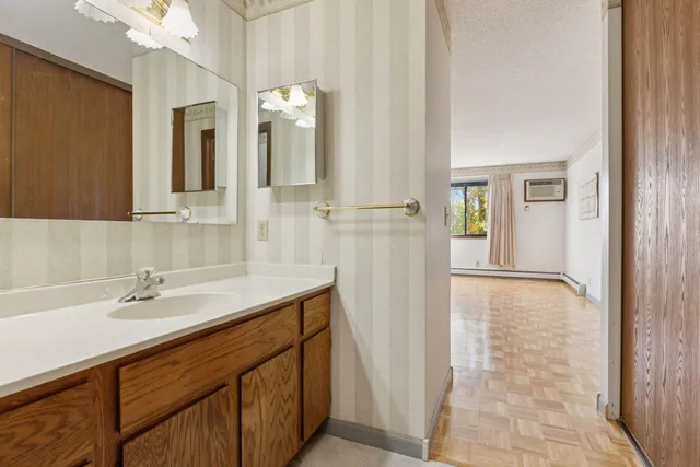 $147,500 | 5697 Green Cir Drive, Unit 219, Minnetonka, MN 55343