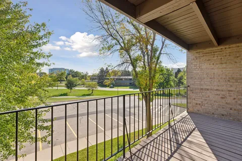 $149,500 | 5697 Green Cir Drive, Unit 219, Minnetonka, MN 55343