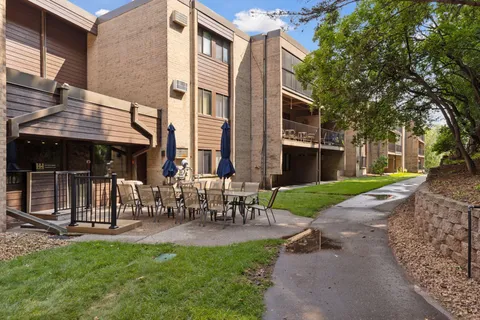$149,500 | 5697 Green Cir Drive, Unit 219, Minnetonka, MN 55343