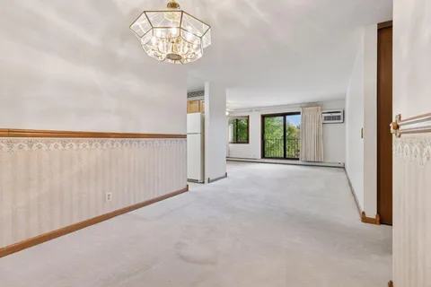 $149,500 | 5697 Green Cir Drive, Unit 219, Minnetonka, MN 55343