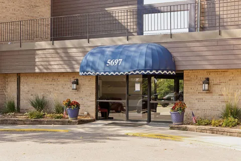 $149,500 | 5697 Green Cir Drive, Unit 219, Minnetonka, MN 55343