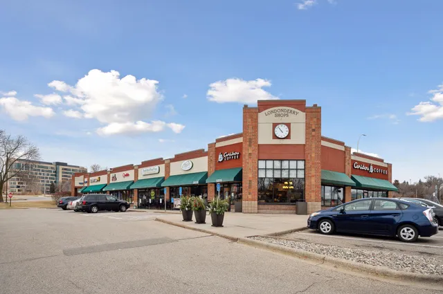 $149,500 | 5697 Green Cir Drive, Unit 219, Minnetonka, MN 55343