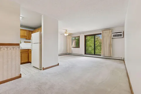 $149,500 | 5697 Green Cir Drive, Unit 219, Minnetonka, MN 55343