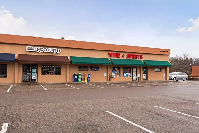 $149,500 | 5697 Green Cir Drive, Unit 219, Minnetonka, MN 55343