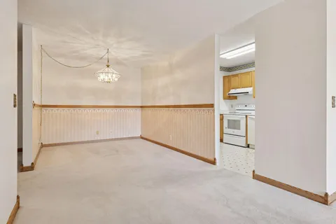 $149,500 | 5697 Green Cir Drive, Unit 219, Minnetonka, MN 55343