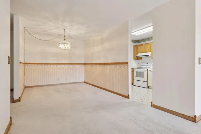 $149,500 | 5697 Green Cir Drive, Unit 219, Minnetonka, MN 55343