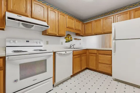 $149,500 | 5697 Green Cir Drive, Unit 219, Minnetonka, MN 55343