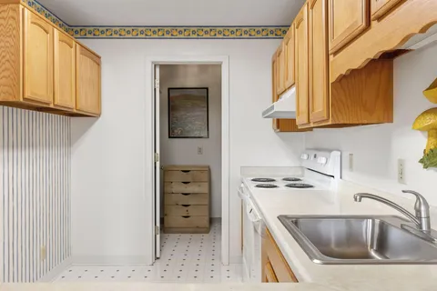 $149,500 | 5697 Green Cir Drive, Unit 219, Minnetonka, MN 55343