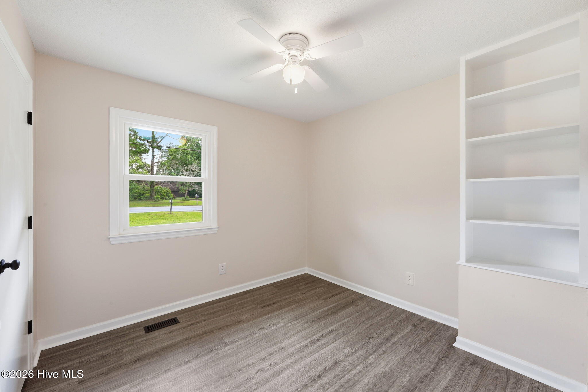 1040 Broad Creek Road New Bern, NC 28560 - Photo 21 of 47 Guest Bedroom 2