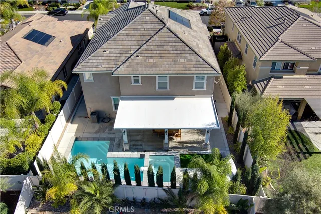 a view of a yard with palm tree