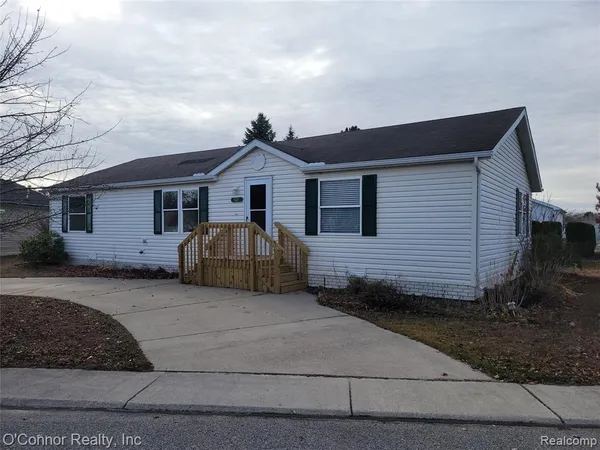 $79,900 | 521 Bush Lake Lane, Smiths Creek, MI 48074