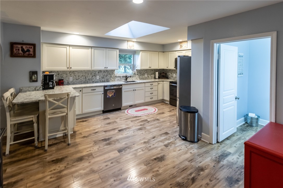 843 Loomis Trail Road Lynden, WA 98264 - Photo 11 of 33 a kitchen with granite countertop a stove a sink and a refrigerator