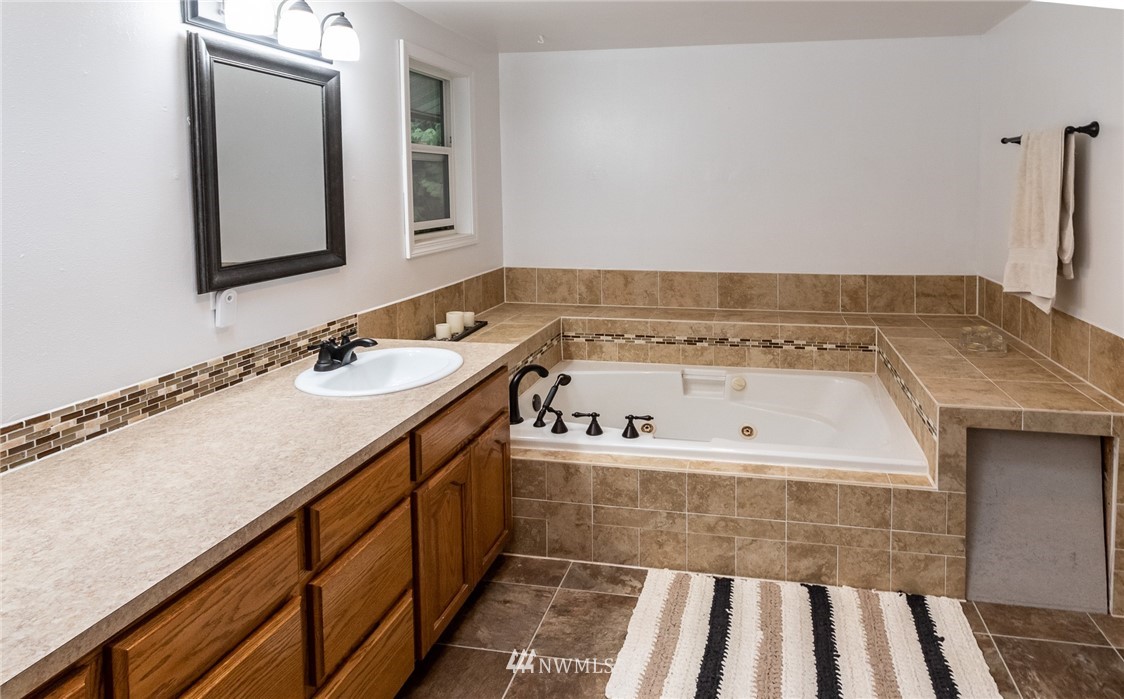 843 Loomis Trail Road Lynden, WA 98264 - Photo 18 of 33 a bathroom with a sink and a mirror