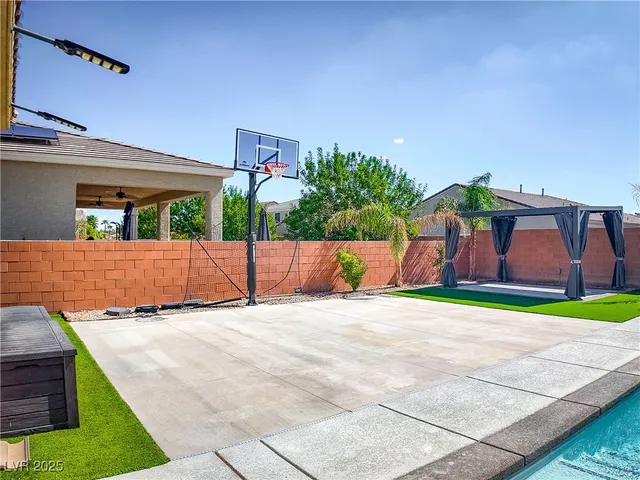 $5,575 | 5817 Yellow Ridge Avenue, Las Vegas, NV 89131