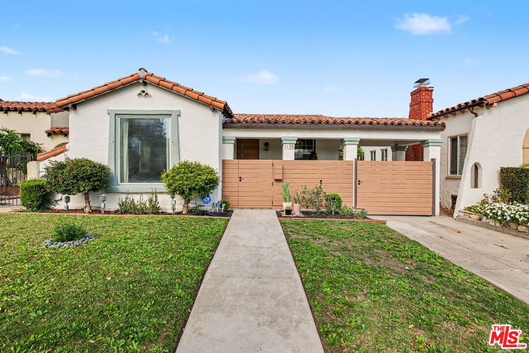 1135 West 81st Place Los Angeles, CA 90044 - Photo 2 of 28 front view of a house and a yard