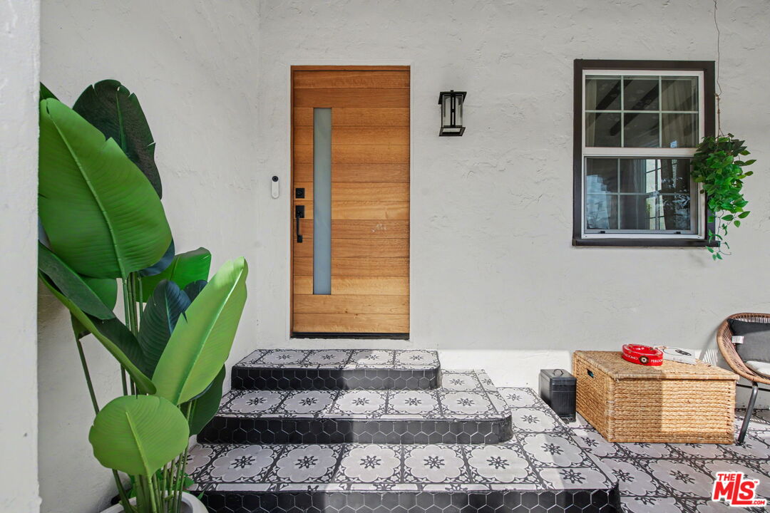 1135 West 81st Place Los Angeles, CA 90044 - Photo 4 of 28 a bathroom with a bathtub and a sink