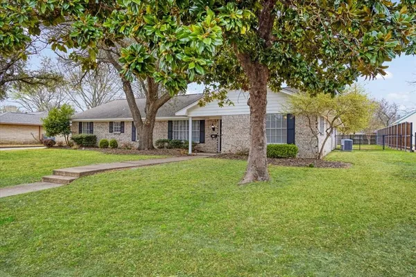 $285,000 | 1910 Nancy Lea Drive, Bonham, TX 75418