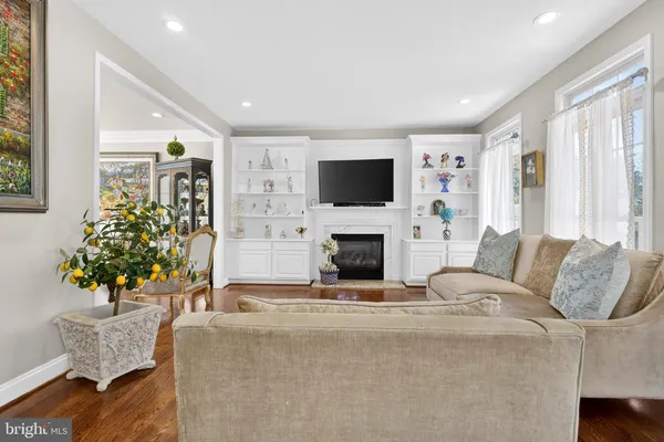$1,265,000 | 2013 Sullivan Lane, Silver Spring, MD 20906