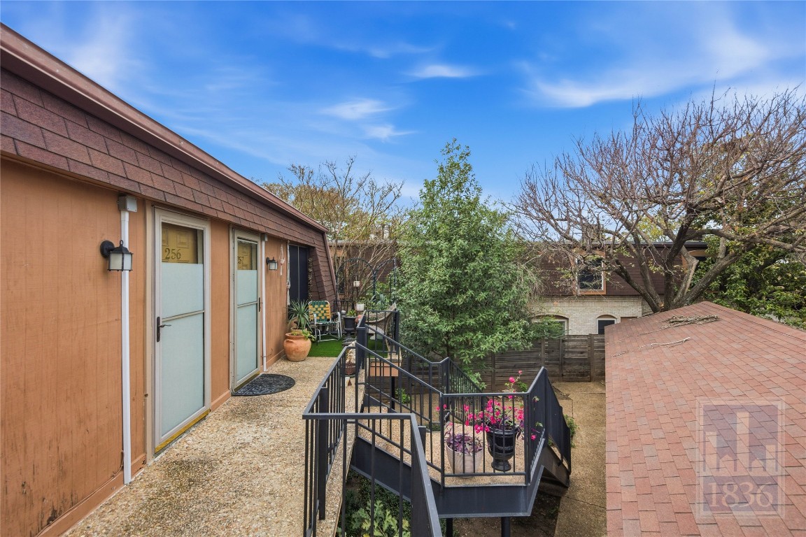 7801 Shoal Creek Boulevard, Unit 256 Austin, TX 78757 - Photo 18 of 27 a balcony with wooden floor and outdoor seating