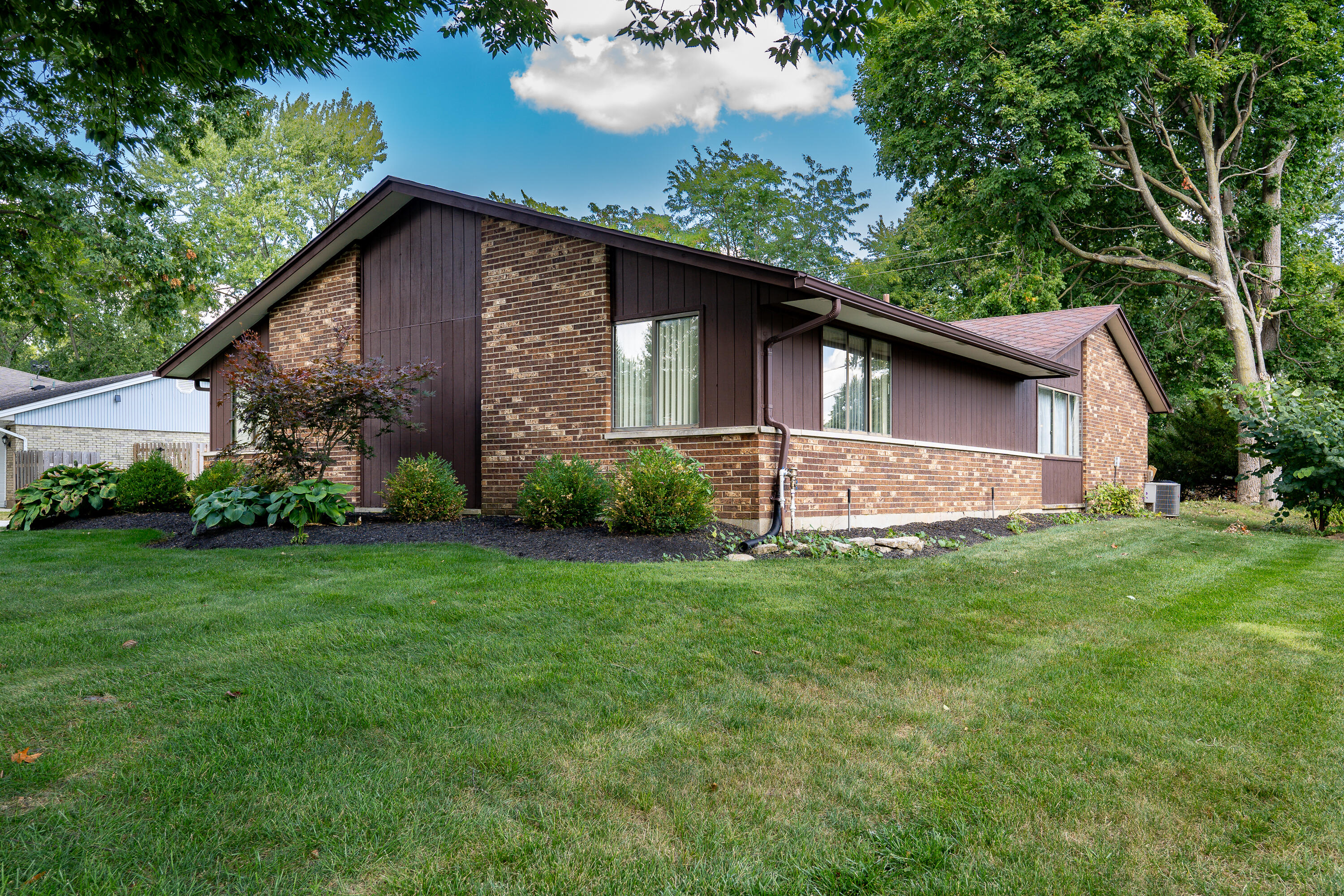 5771 Oak Valley Road Kettering, OH 45440 - Photo 4 of 36
