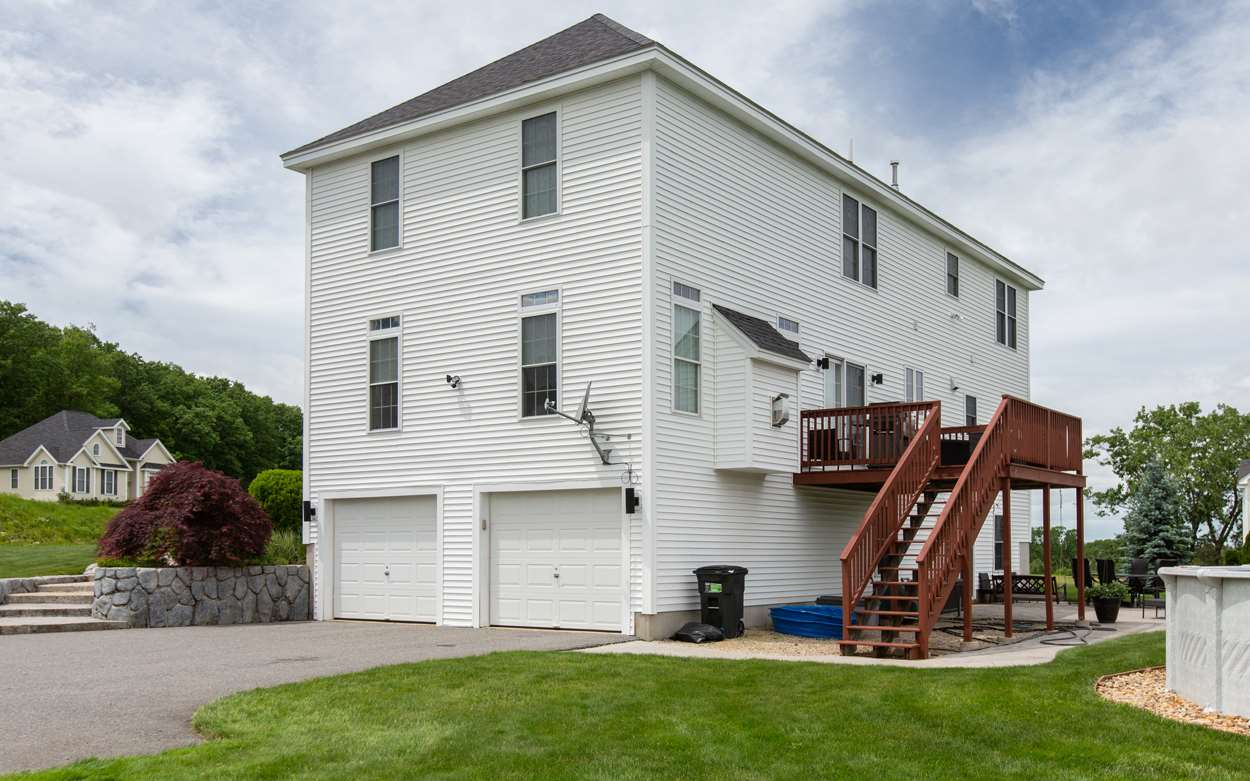 21 Collins Way Pelham, NH 03076 - Photo 3 of 35