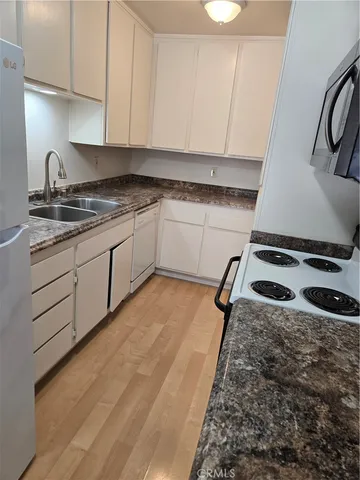 $2,300 | 6542 Ocean Crest Drive, Unit C211, Rancho Palos Verdes, CA 90275