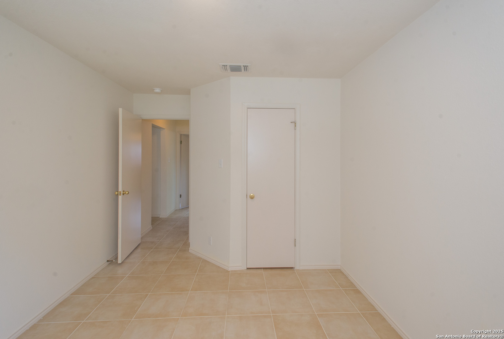 8914 Timber Run San Antonio, TX 78250 - Photo 4 of 23 a view of room