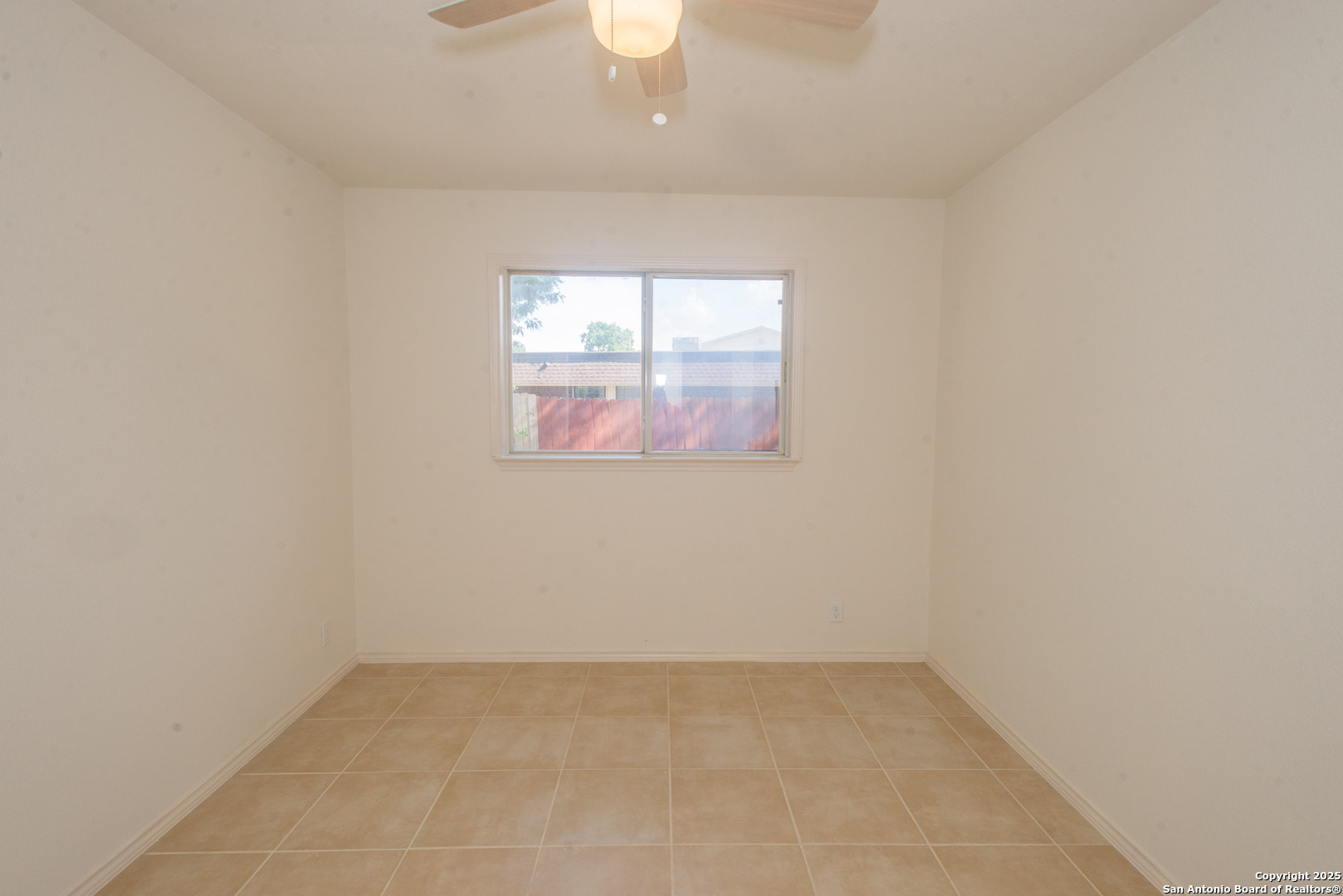 8914 Timber Run San Antonio, TX 78250 - Photo 6 of 23 an empty room with a window