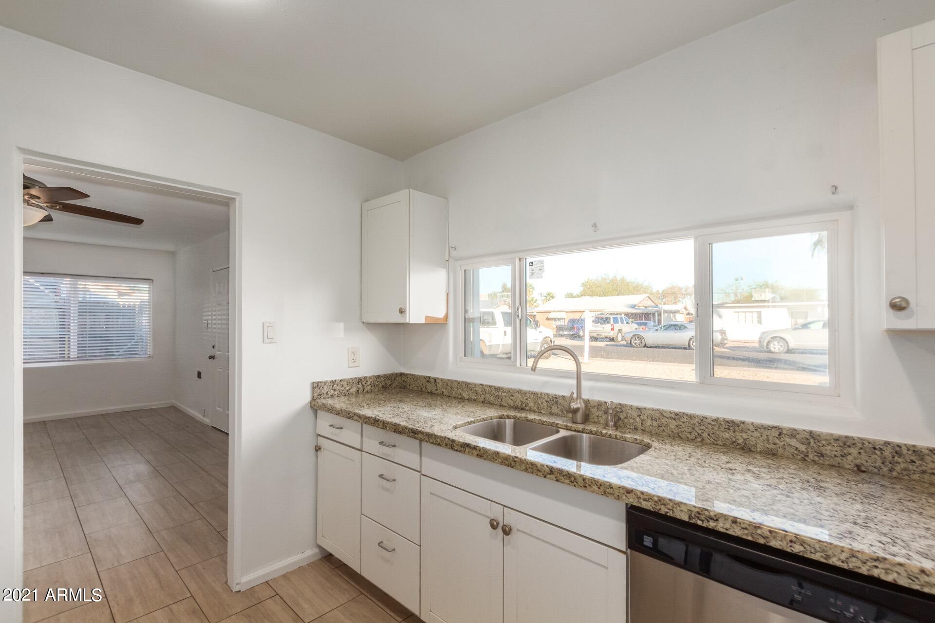 2015 West Monte Vista Road Phoenix, AZ 85009 - Photo 11 of 36 08 Monte Vista
