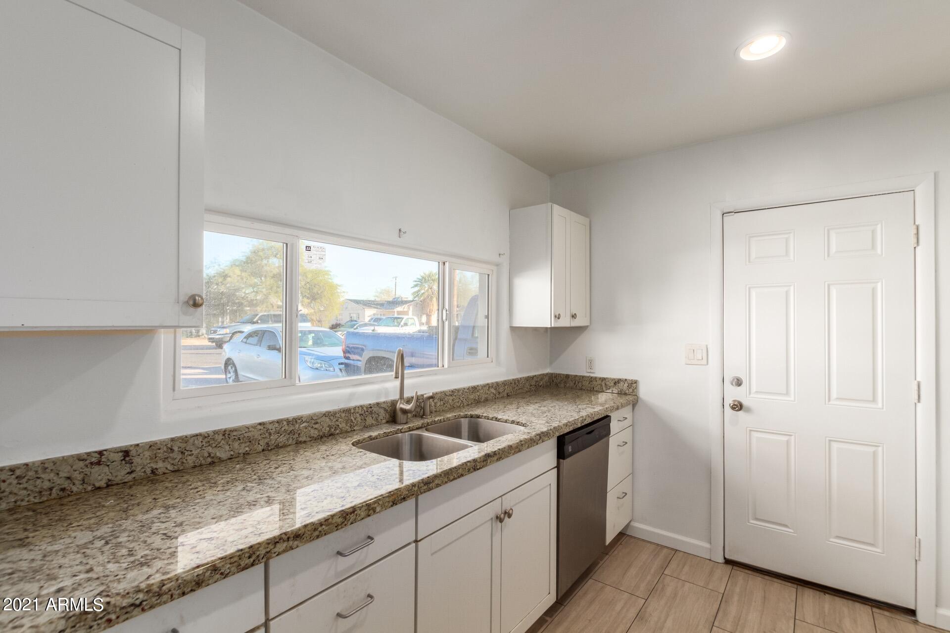 2015 West Monte Vista Road Phoenix, AZ 85009 - Photo 9 of 36 06 Monte Vista