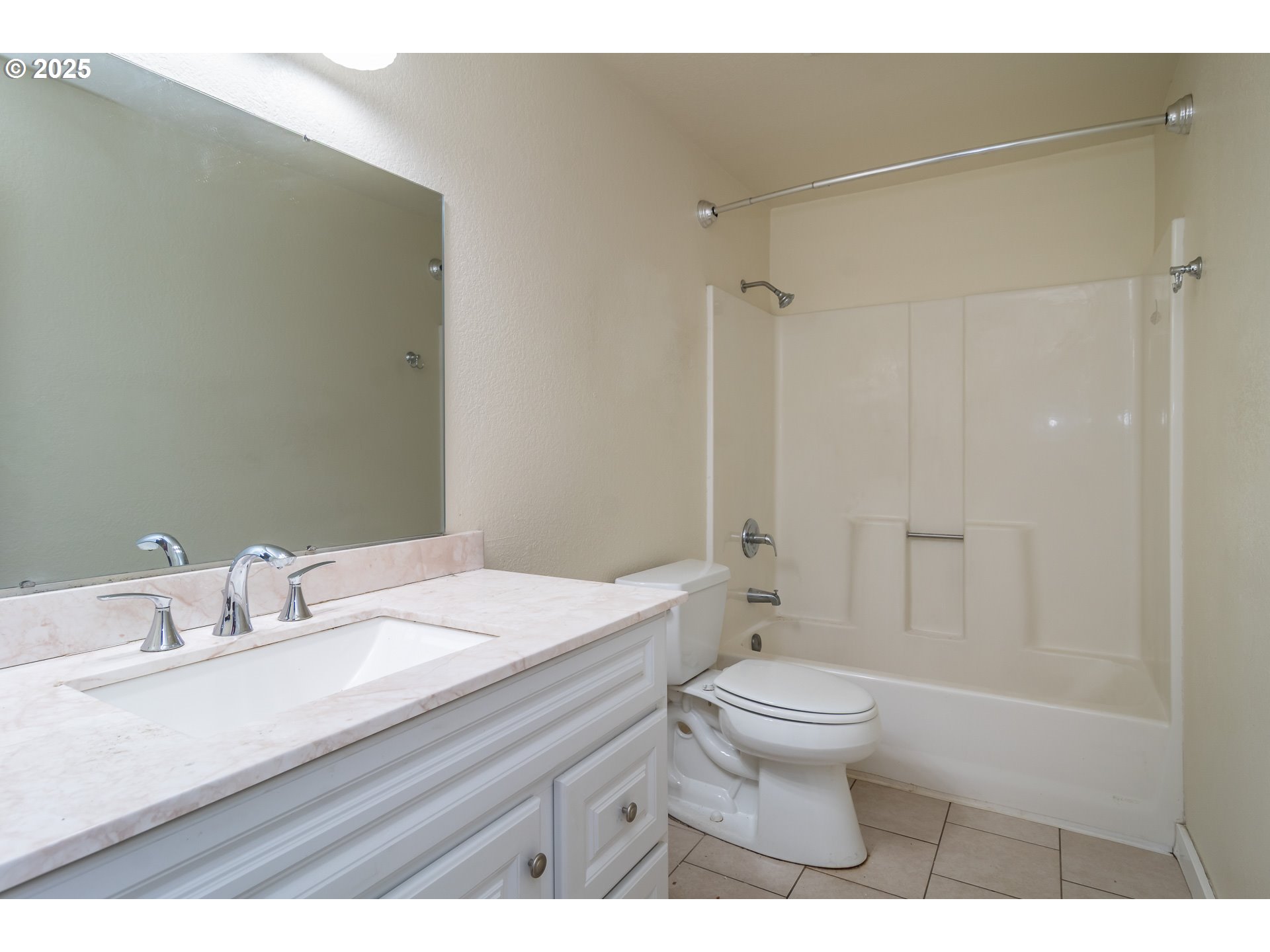 341 Ash Street Sutherlin, OR 97479 - Photo 14 of 28 a bathroom with a sink a toilet and shower