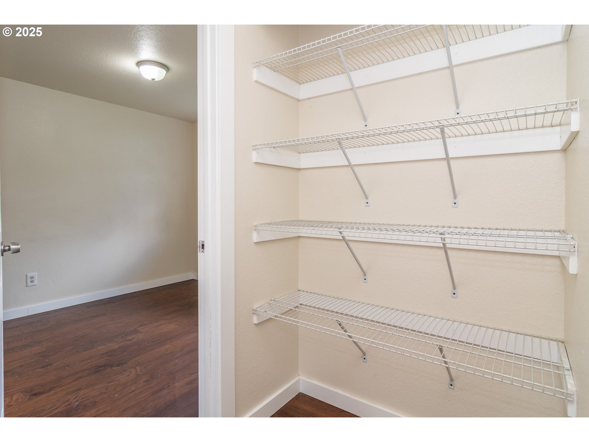 341 Ash Street Sutherlin, OR 97479 - Photo 18 of 28 a view of walk in closet
