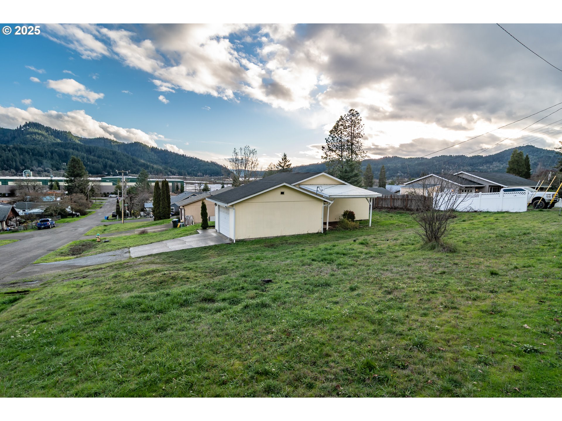 341 Ash Street Sutherlin, OR 97479 - Photo 25 of 28 a aerial view of a house