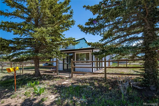 a picture of a rug with a white wall