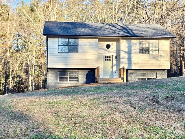 $305,000 | 78 St Charles Court, Hickory, NC 28601