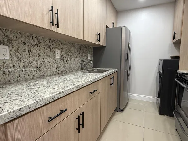 $2,250 | 5033 Northwest 7th Street, Unit 306, Miami, FL 33126