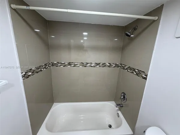 $2,250 | 5033 Northwest 7th Street, Unit 306, Miami, FL 33126