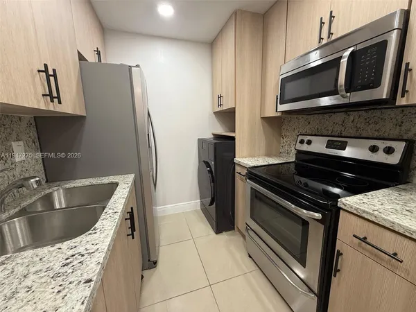 $2,250 | 5033 Northwest 7th Street, Unit 306, Miami, FL 33126