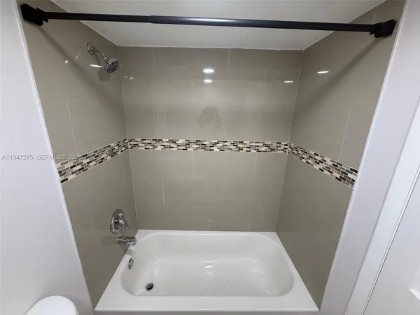 $2,250 | 5033 Northwest 7th Street, Unit 306, Miami, FL 33126